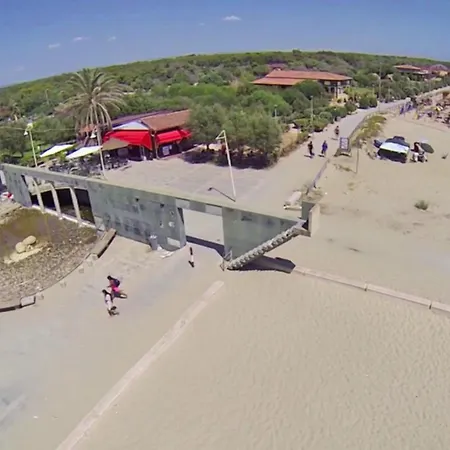 - - Ristorante L'oasi Couette-café 3*